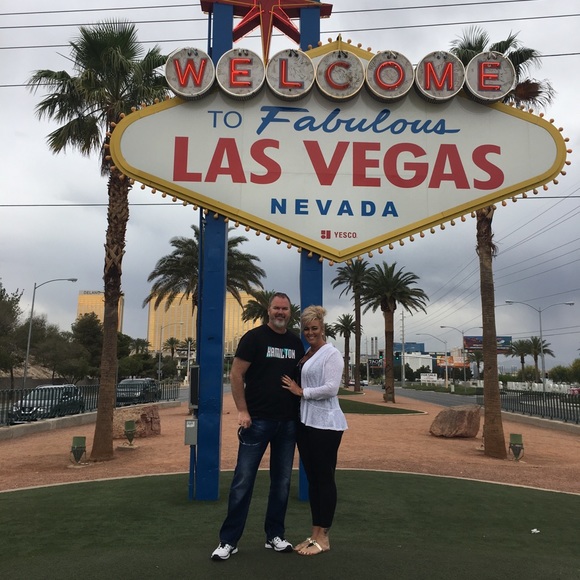 Meet your Posher, Melissa - Picture 1 of 4